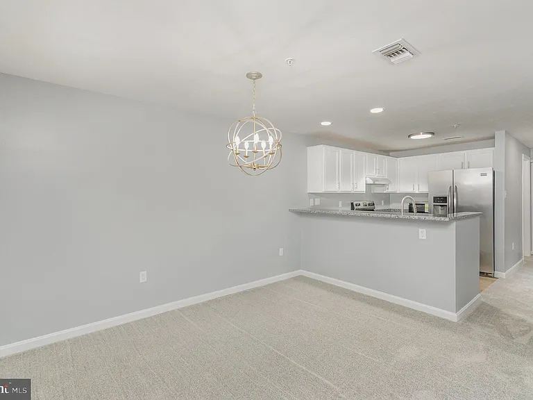 100 Grosvenor Ln #3 — Photo 10