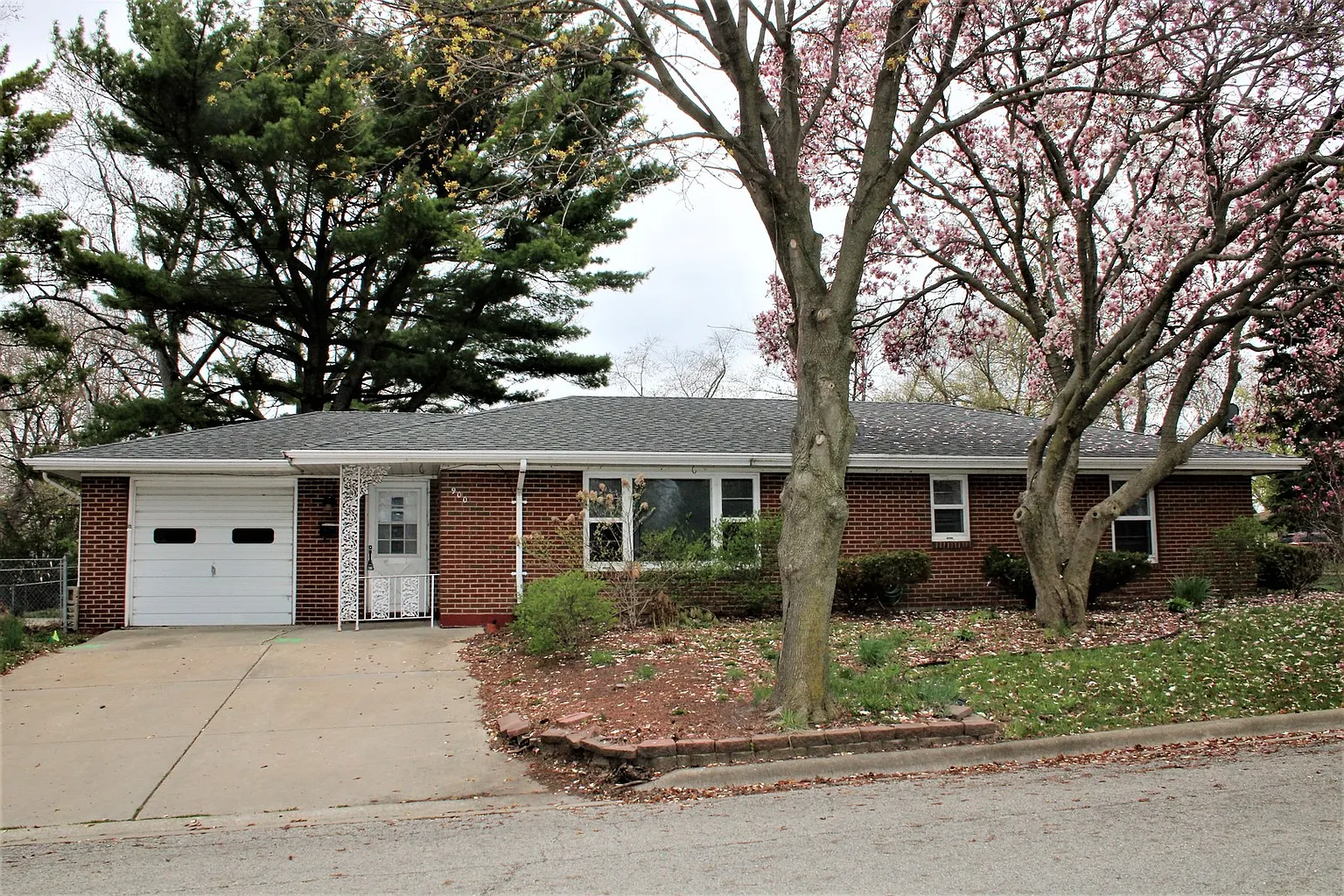 900 Grand Blvd photo 1