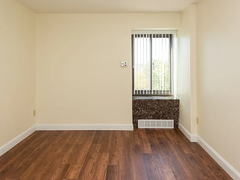Lakewood Apartments — Photo 39