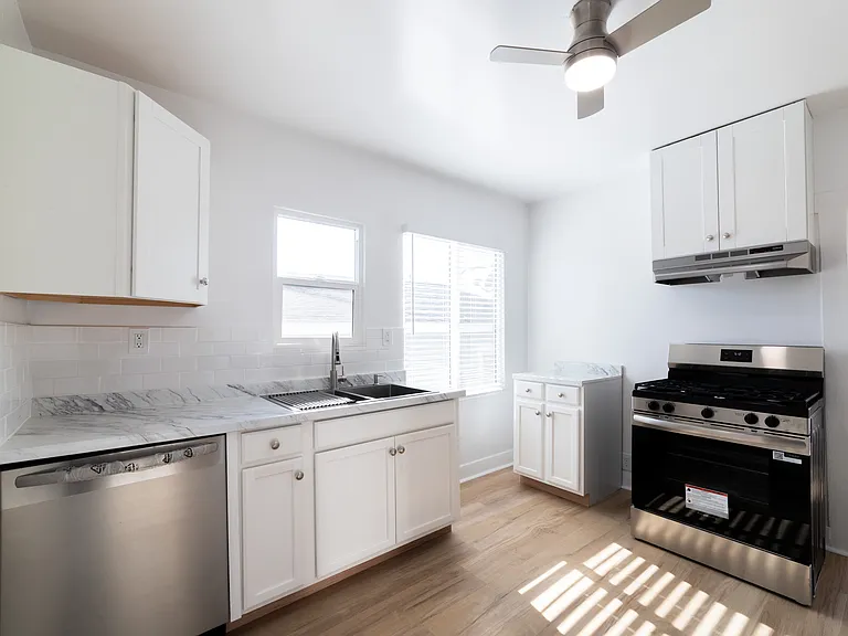 1610 Kearney St — Photo 6