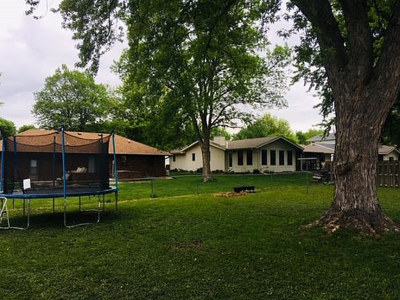 5th image of 1315 E Lawn Plaza Dr
