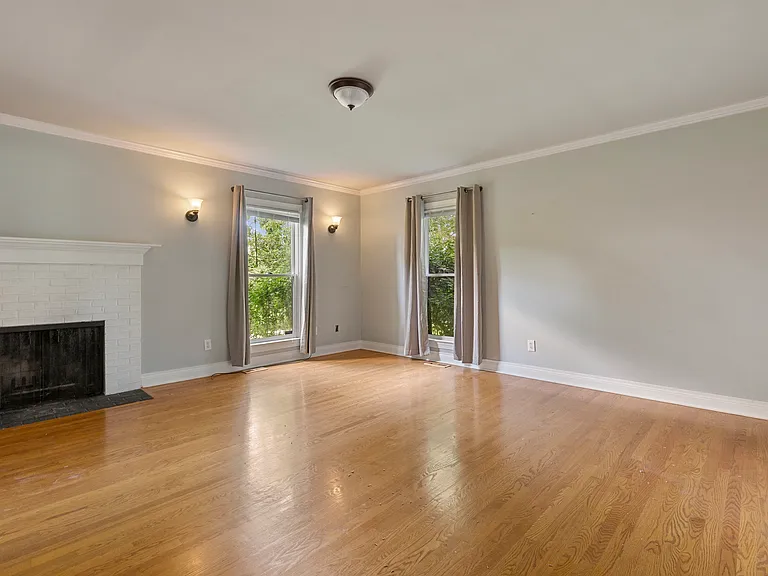 5820 Chamberlain Ln — Photo 38