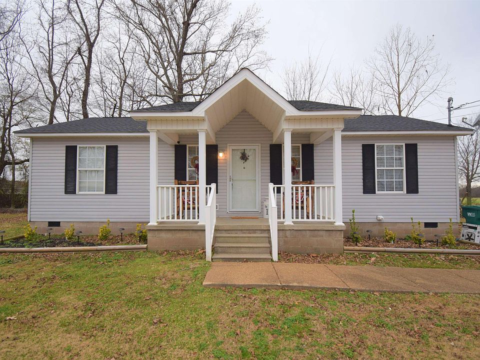 1st image of 17 Woods Edge Dr