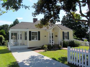 2107 Evans St, Morehead City, NC 28557