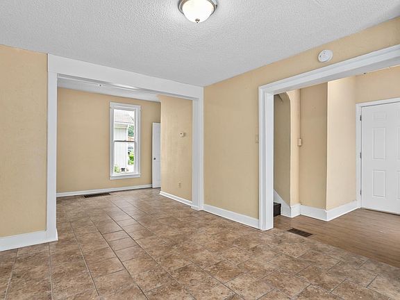 4th image of 901 Pacific Ave