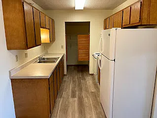 Kemper Manor Apartments — Photo 2