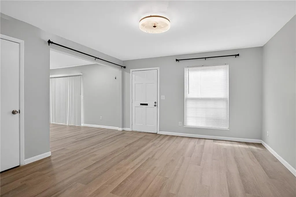 2 bed, 1.5 bath, 1120 sqft, $1,700 — Photo 3
