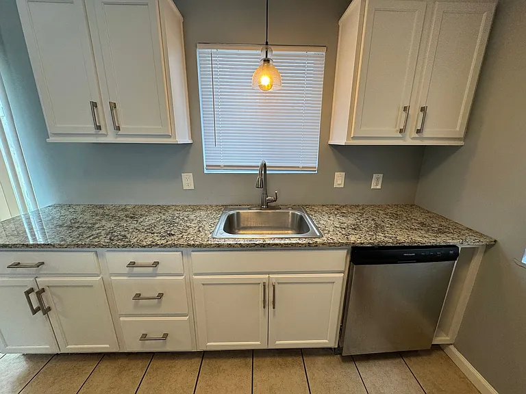 1019 S Randolph St — Photo 7