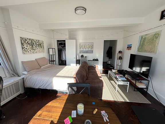 2nd image of 160 W 73rd St APT 10J