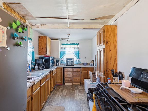 5th image of 736 Washington St