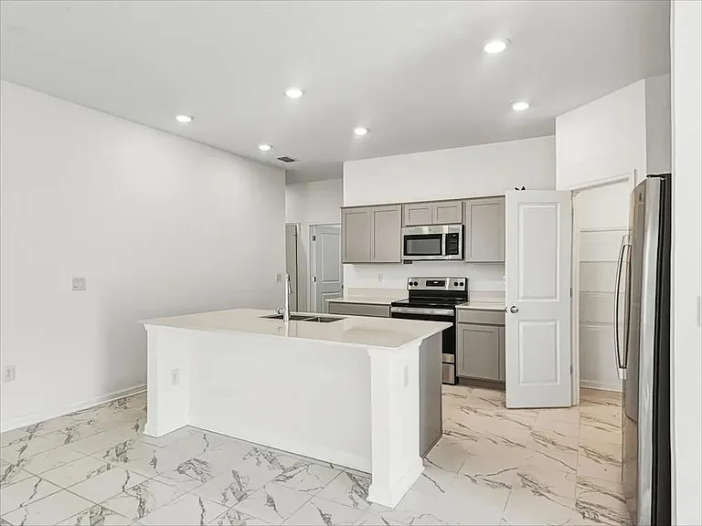 4320 Bull St — Photo 6