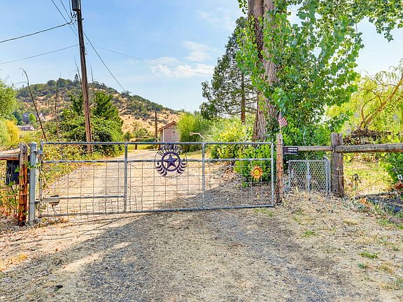 5th image of 1241 Dry Creek Rd