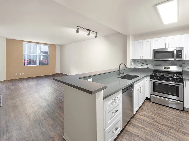 CentrePointe Apartments — Photo 39
