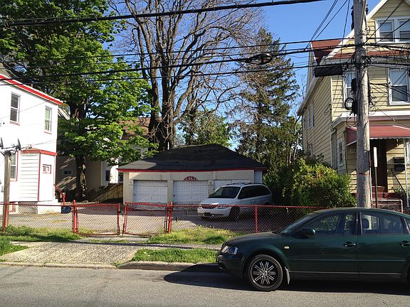 2nd image of 102 S 11th Ave
