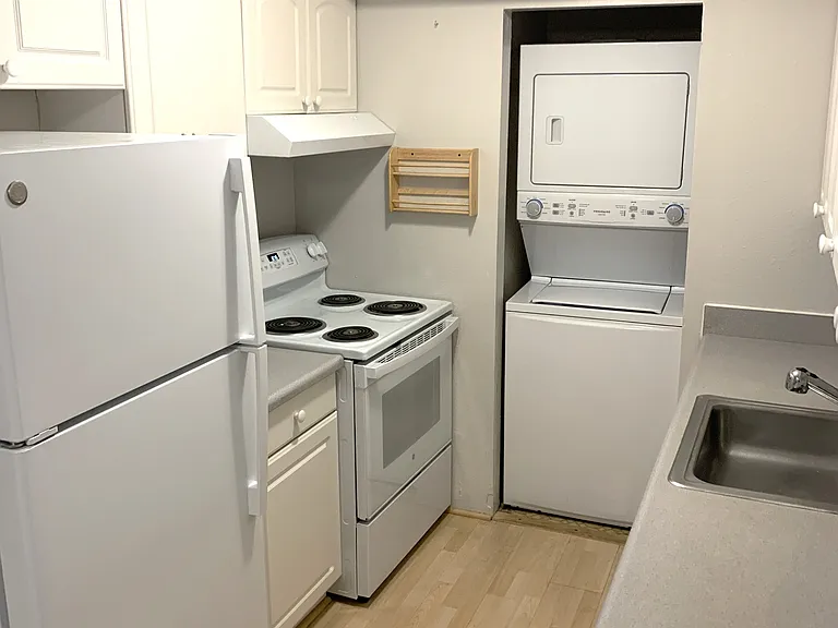 1350 Golden Cir #202 — Photo 2