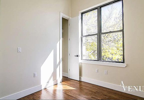 3rd image of 567 Evergreen Ave #1