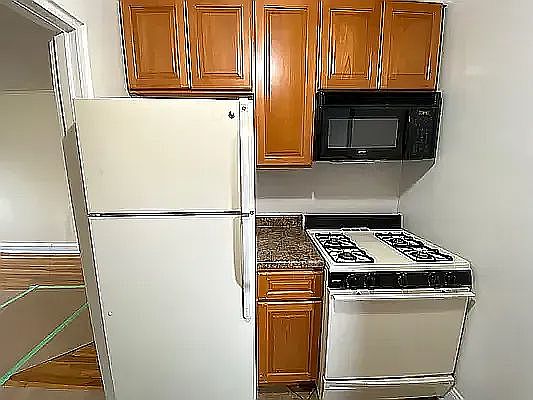 3rd image of 21-19 27th St #D1