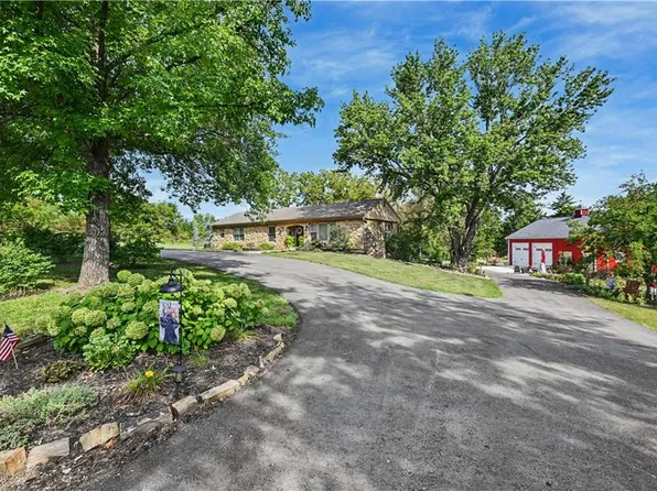 31470 W 89th St, De Soto, KS 66018