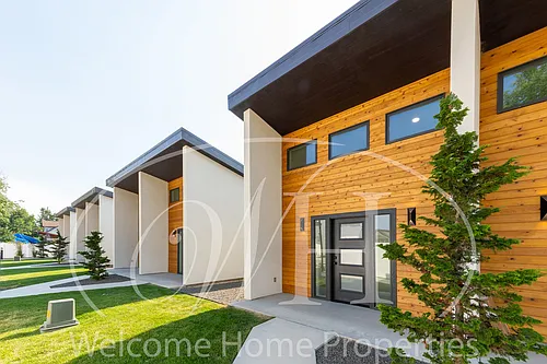 159 SE Sparrows Pl Photo 1