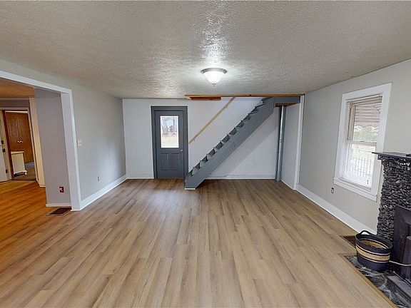 4th image of 432 Rockwell St