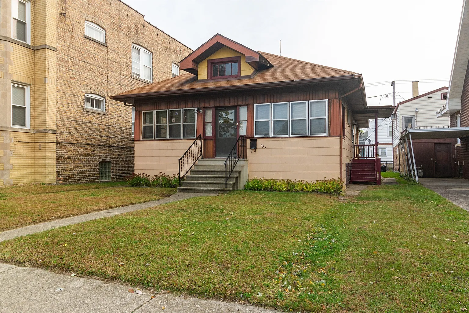 591 Freeland Ave photo 1