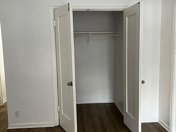 4th image of 250 S Kenmore Ave #201
