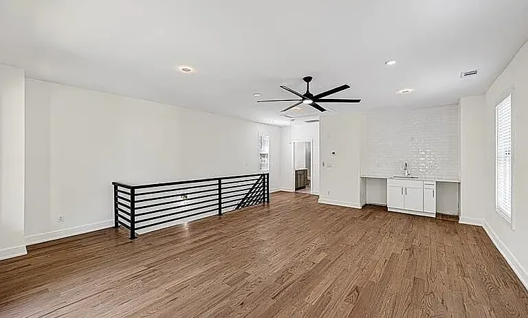 985 McDaniel St SW — Photo 29