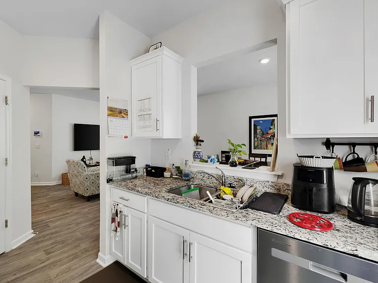 1133 Evelynnview Ln — Photo 10