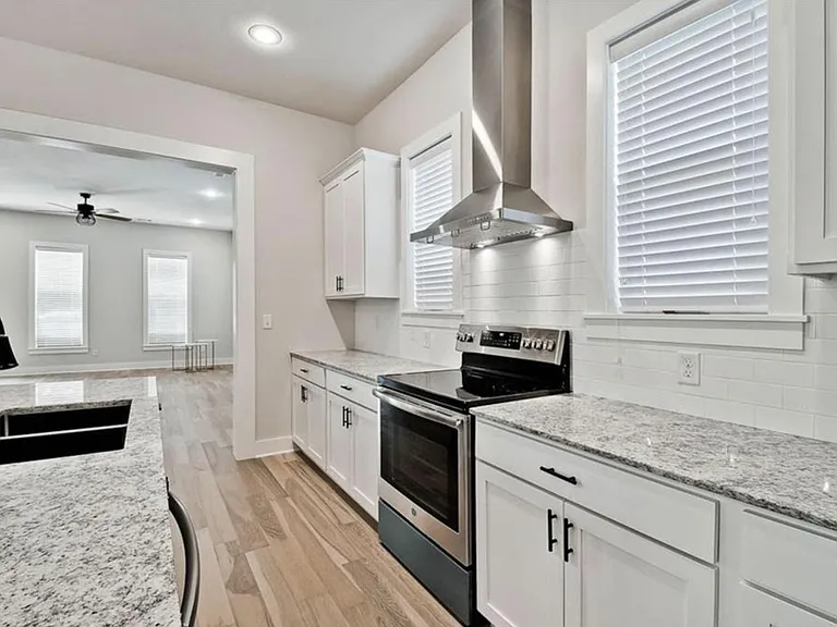 930 S College Ave — Photo 7