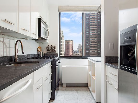 5th image of 62 W 62nd St APT 20A