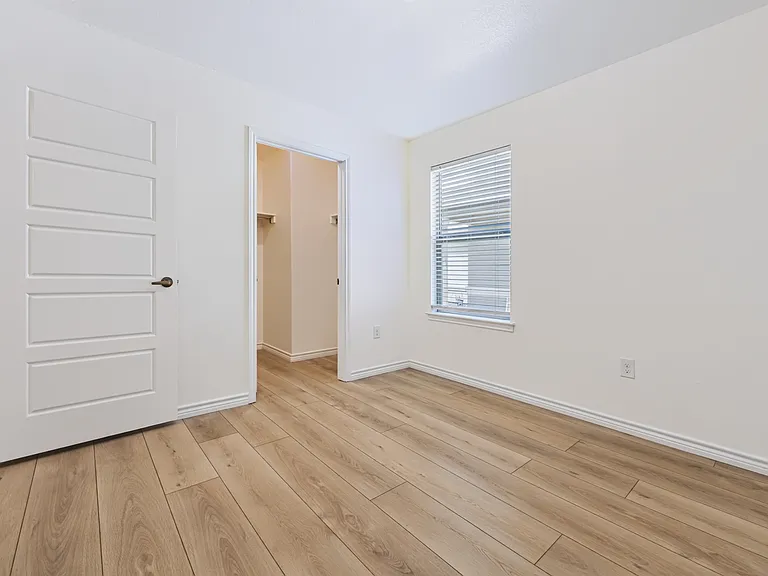 1030 Gruma — Photo 37
