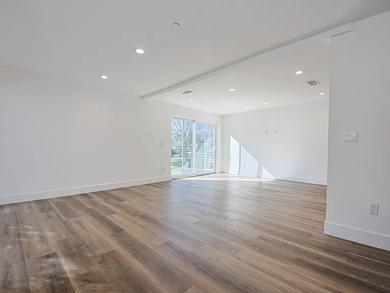Luxury 3 & 4 Bed Townhomes a Short Walk to Topanga Village! — Photo 33