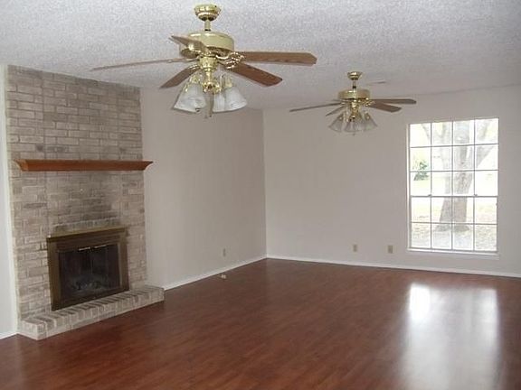 2nd image of 1910 Canyon Creek Dr