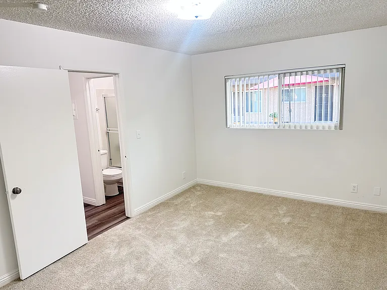 Vanderbilt West Apartments — Photo 6
