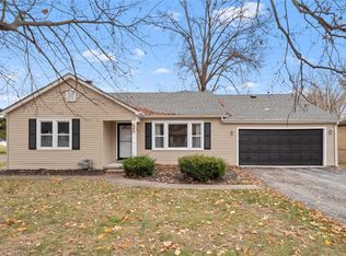 540 N 74th St, Belleville, IL 62223