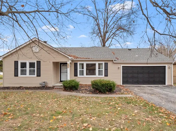 540 N 74th St, Belleville, IL 62223