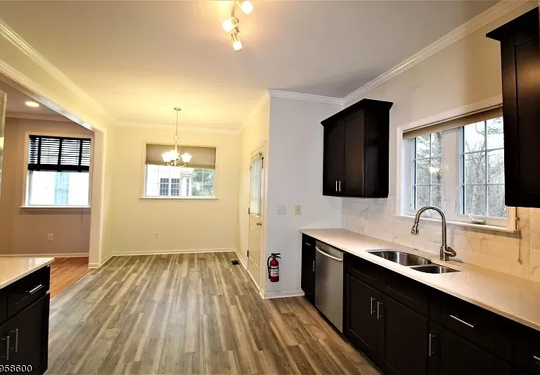 53 Hendrickson Dr — Photo 8