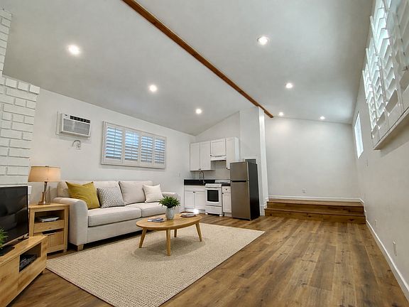 2nd image of 2351 Pepperwood Ave #1/2