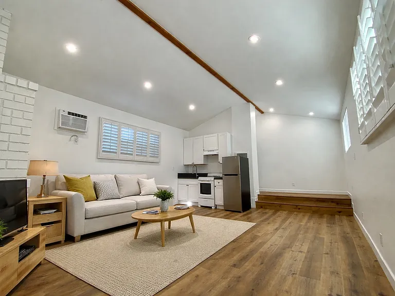2351 Pepperwood Ave #1/2 — Photo 2