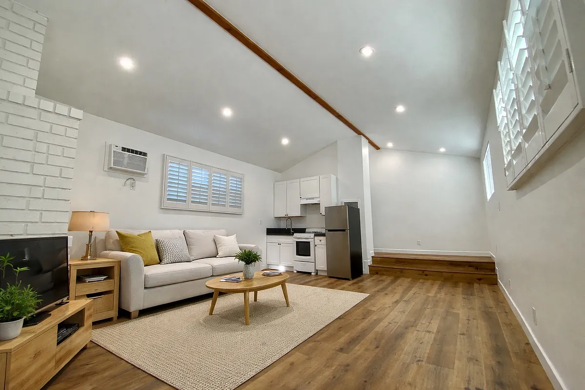 Building Photo - 2351 Pepperwood Ave #1/2