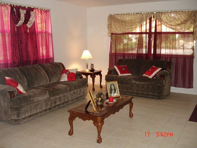 2nd image of 6806 N Sterling Ave