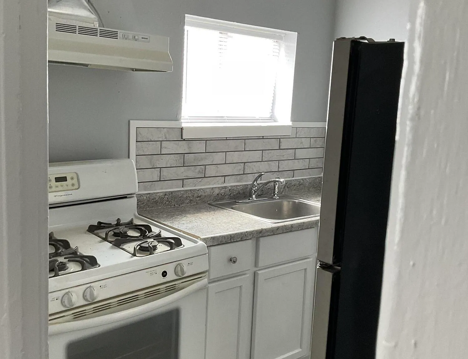 1 bed, 1.0 bath, 500 sqft, $925 — Photo 2