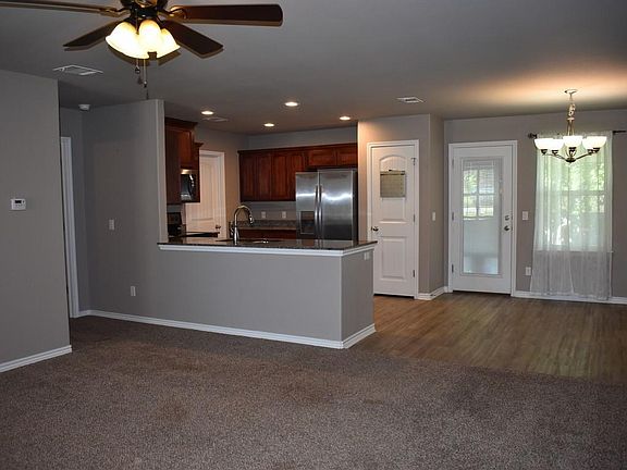 5th image of 804 S McNeil St
