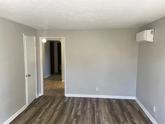 2nd image of 557 Telford Ave APT B