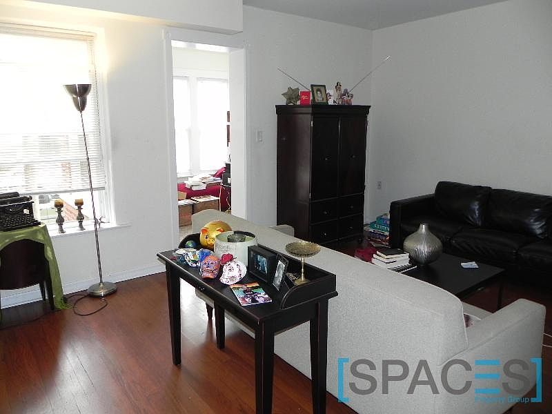 1st image of 1430 W Argyle St #1