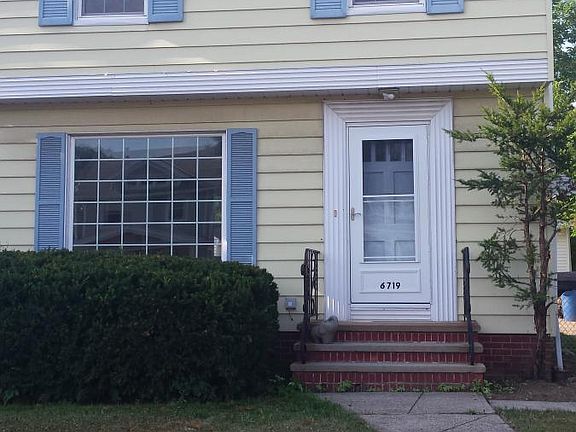Great curb appeal, 3 bedroom, 1 1/2 bath colonial. New roof