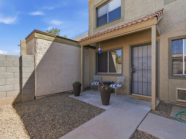 1017 E Redfield Rd — Photo 1
