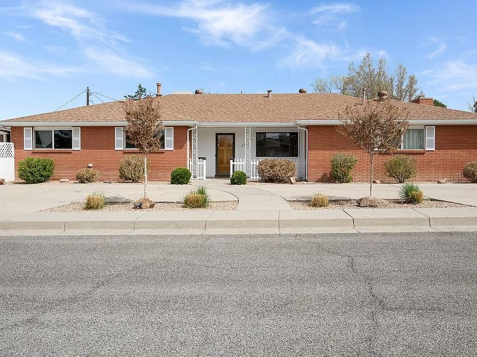 Front with semicircle driveway