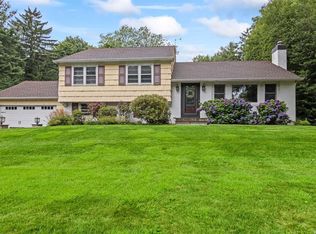 3 Salem Ridge Dr, Huntington, NY 11743