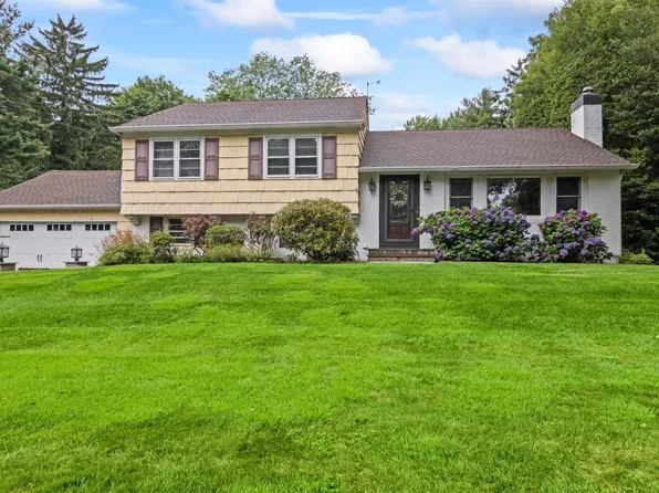 3 Salem Ridge Drive, Huntington, NY 11743